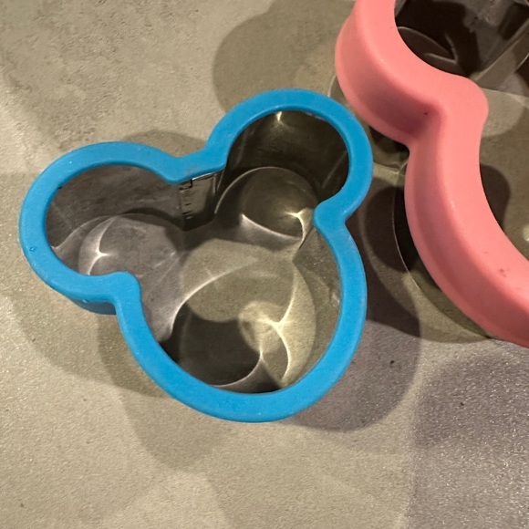 3 Piece Disney Mickey Mouse Icon Bread Cookie Cutter Metal 3 Sizes - Picture 4 of 4